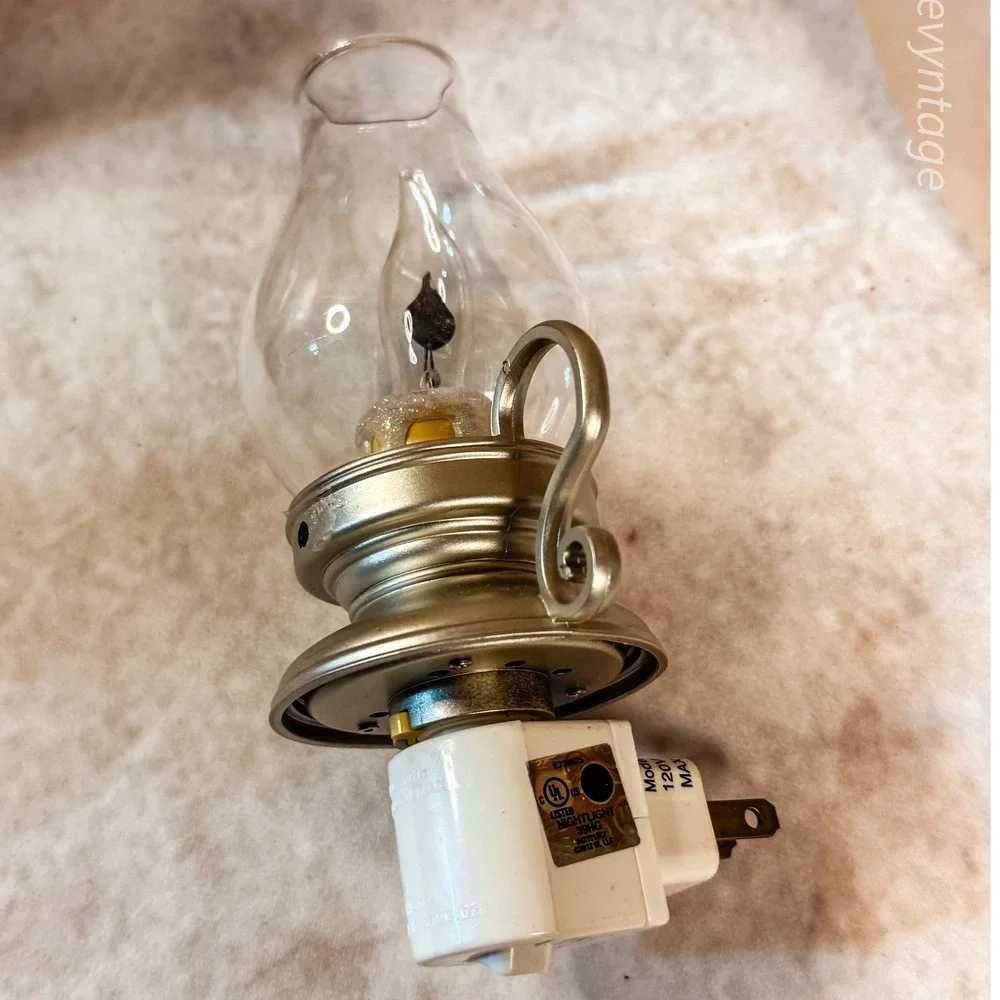 Vintage Style Oil Lamp Flickering‎ Nighlight